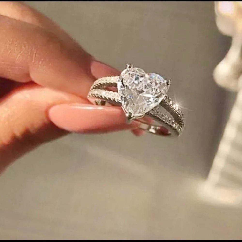 GORGEOUS DIAMOND HEART RING ELEGANT - Picture 2 of 9